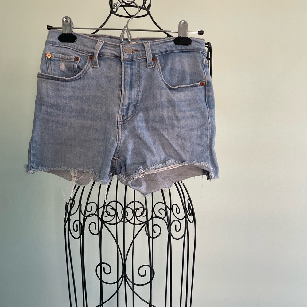 Levi’s High Rise Shorts in light blue